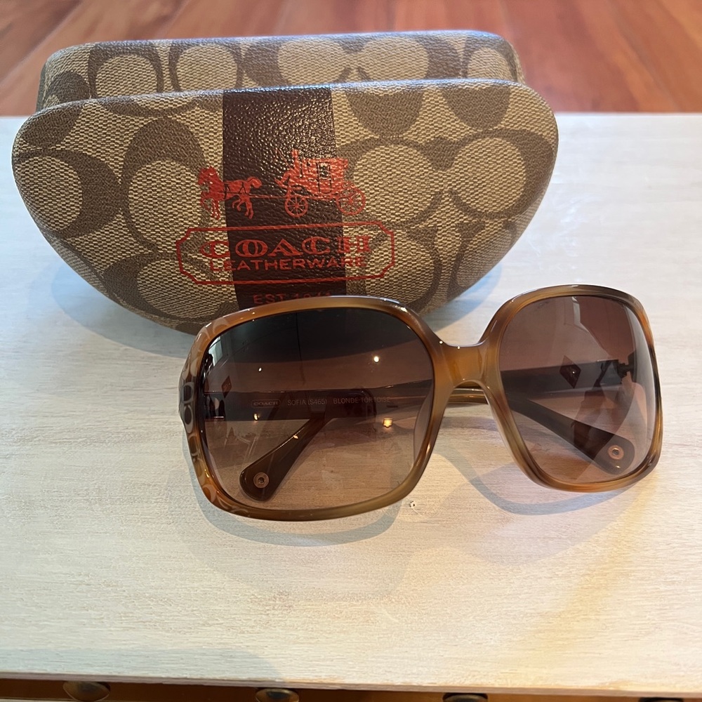 Coach sunglasses 🕶 excellent condition ☀️